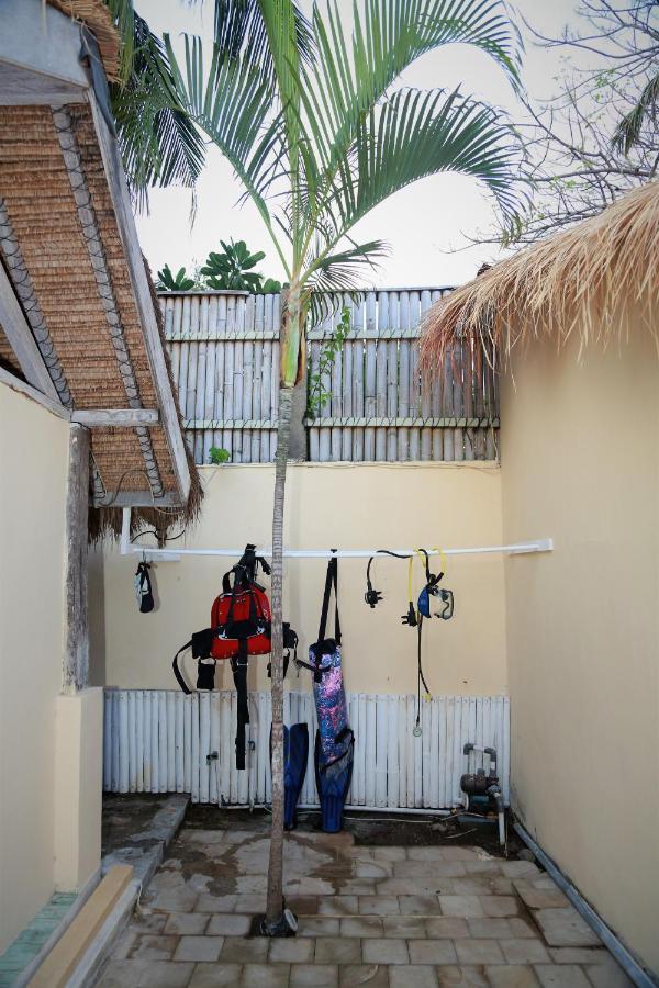 Villa Sentosa, Cheerful 3-Bedroom Villa With Pool Gili Trawangan Exterior photo